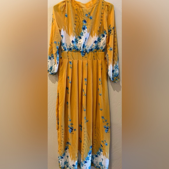 Dresses & Skirts - Floral Yellow and Blue Dress
